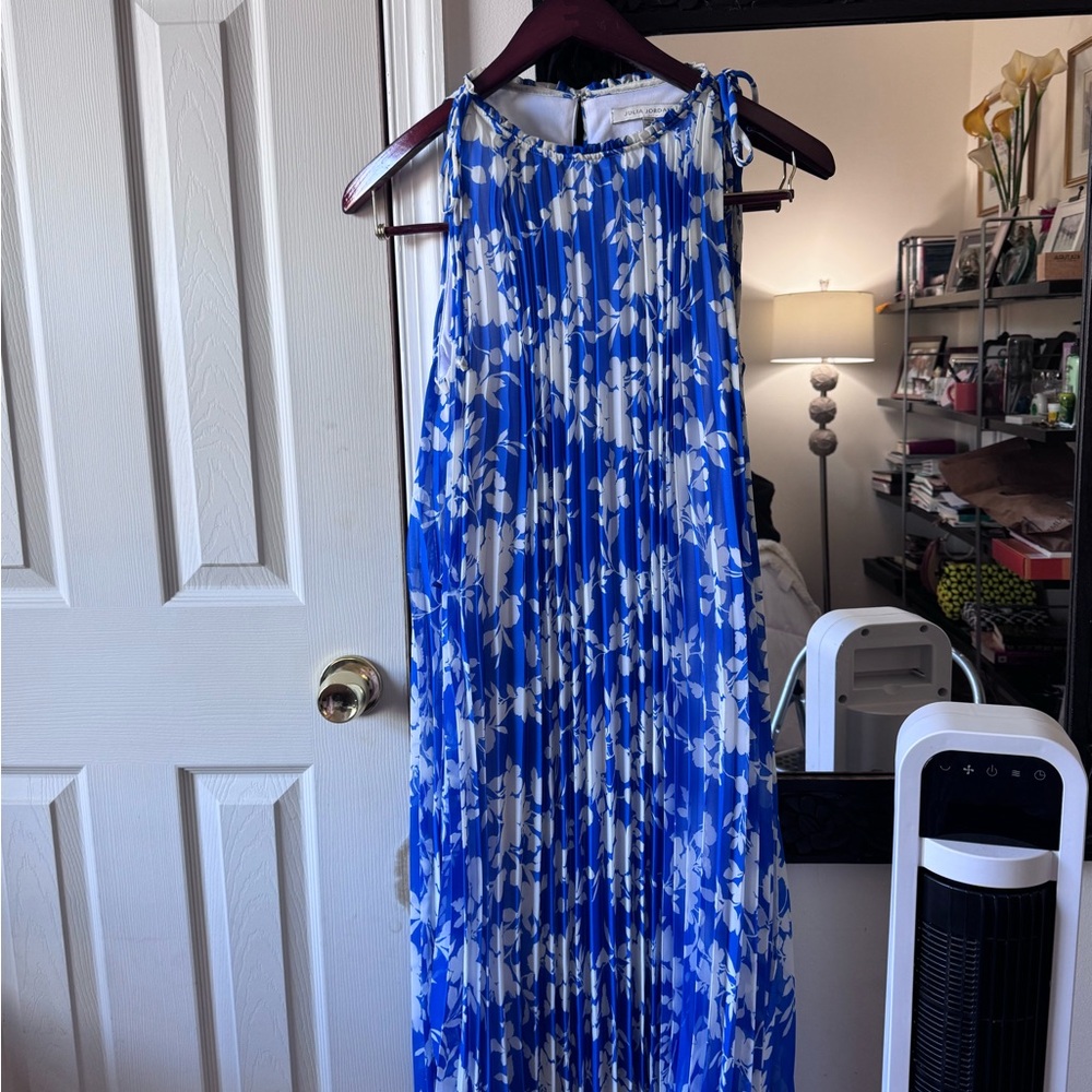 Julia Jordan Blue and White Floral Maxi Dress